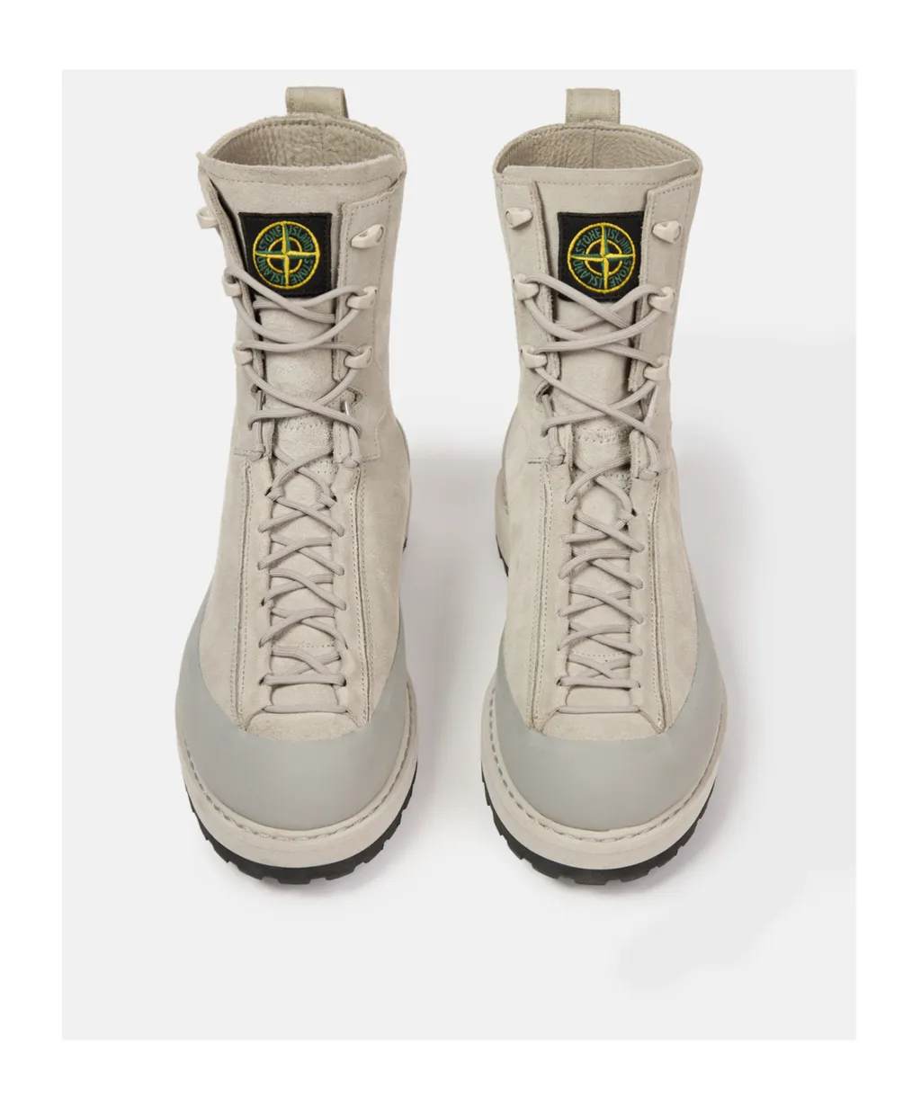 Hiking Boot With Dual Lacing And Lug Sole