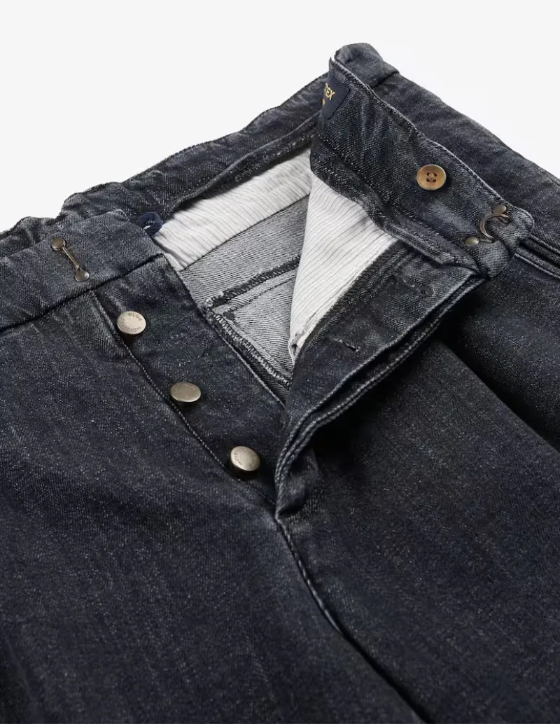 Pleated Jeans