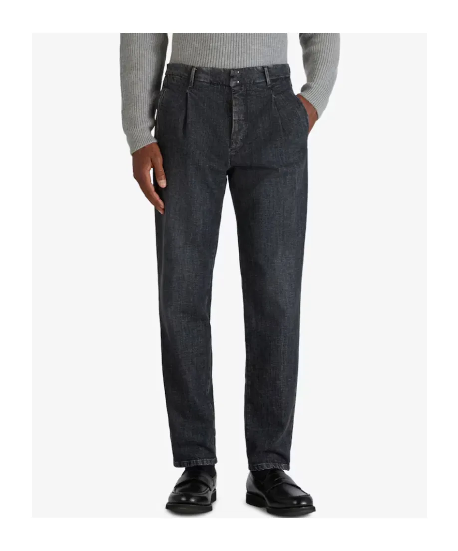 Pleated Jeans