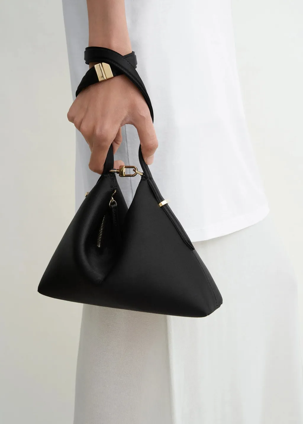 Bevel Zip Shoulder Bag