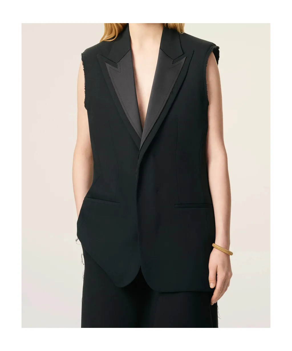 Sleeveless Pleated Jacket