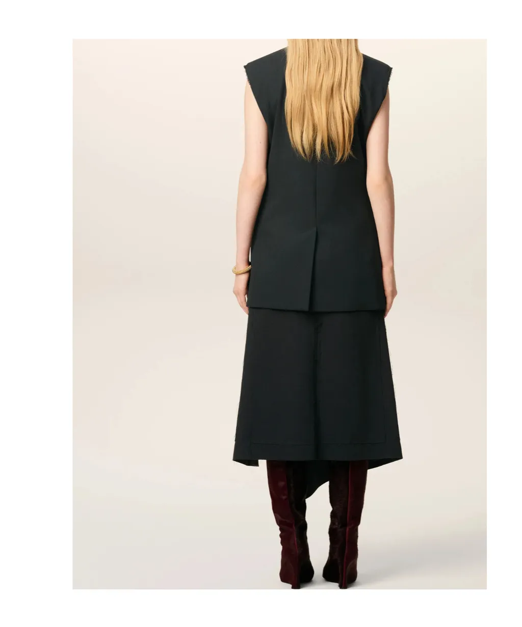 Sleeveless Pleated Jacket