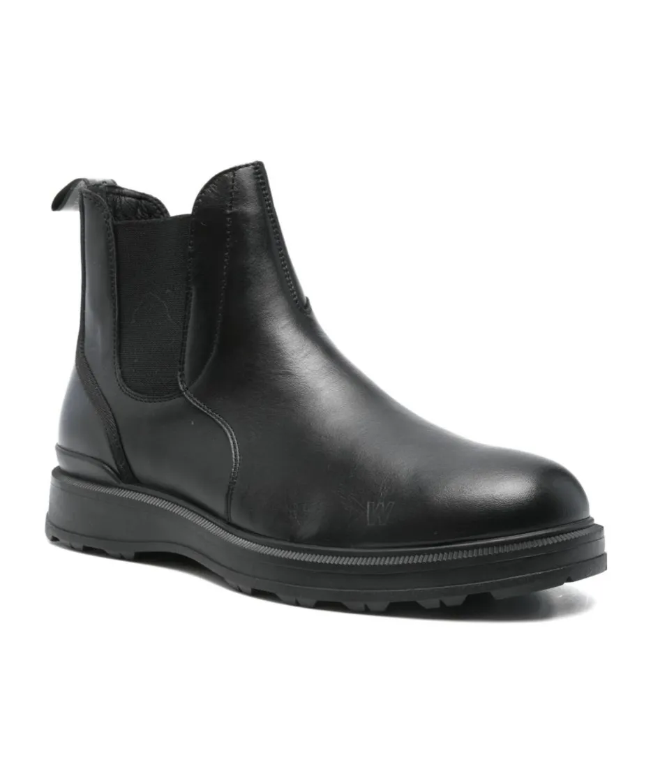 Round-Toe Chelsea Boots
