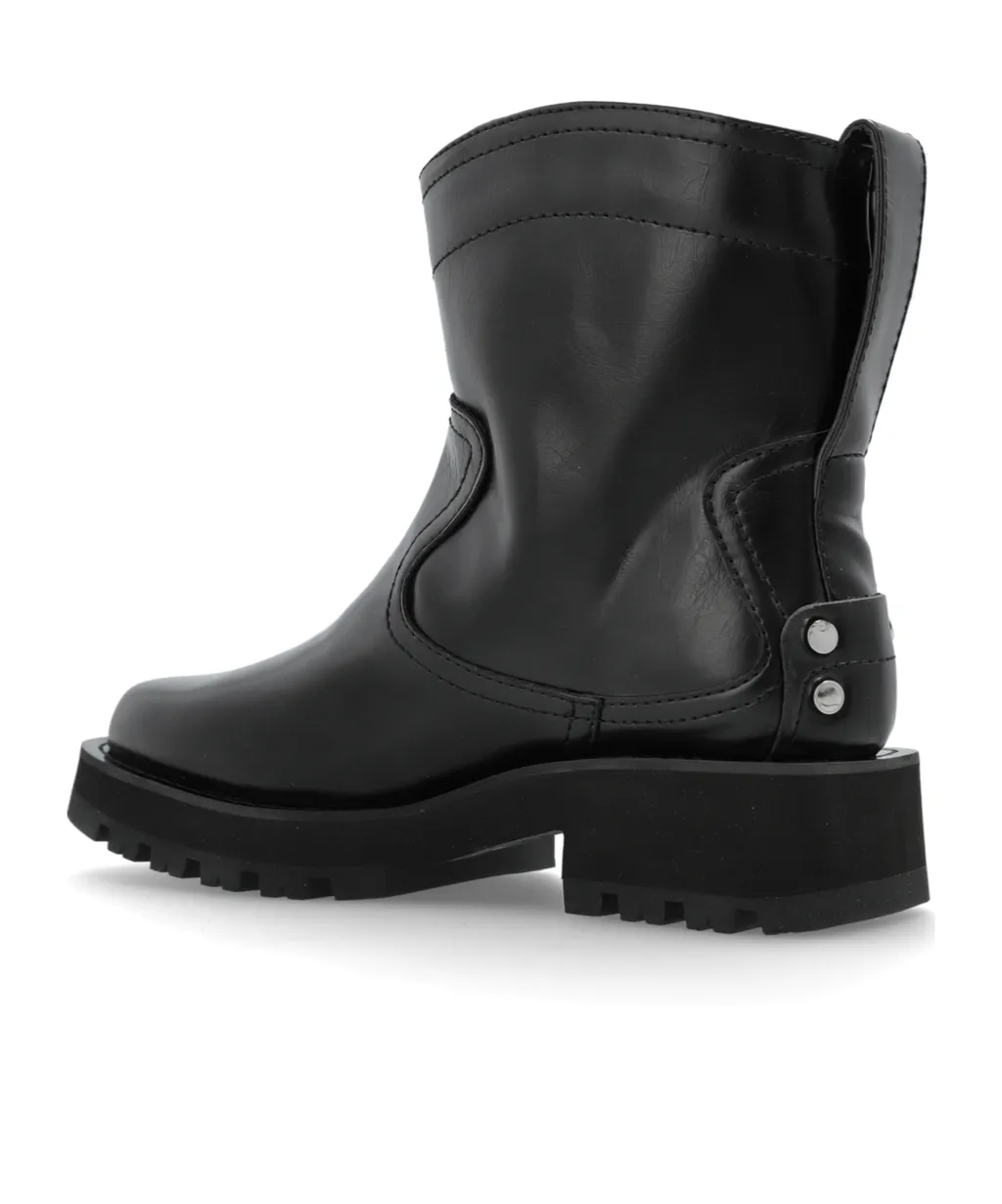 Boots In Low Black Oleatex