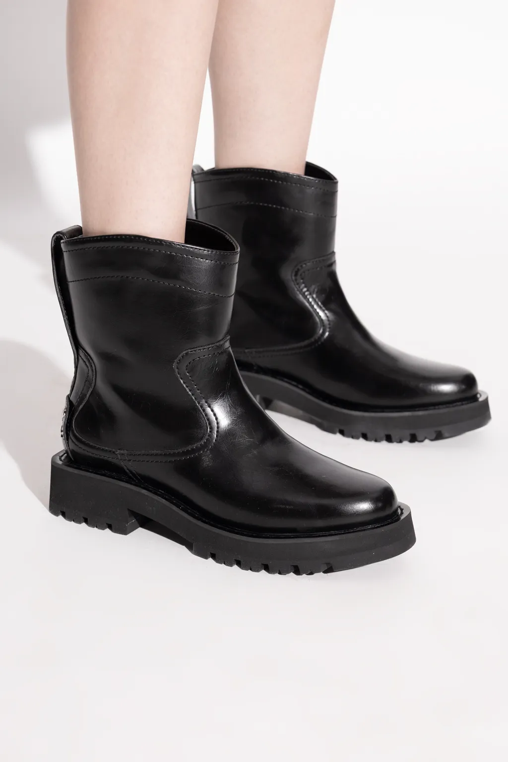 Boots In Low Black Oleatex