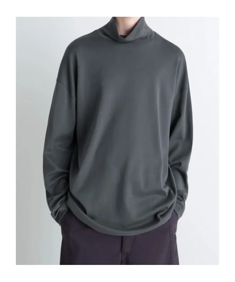 High-Neck Long-Sleeved T-Shirt