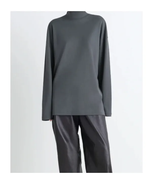 High-Neck Long-Sleeved T-Shirt