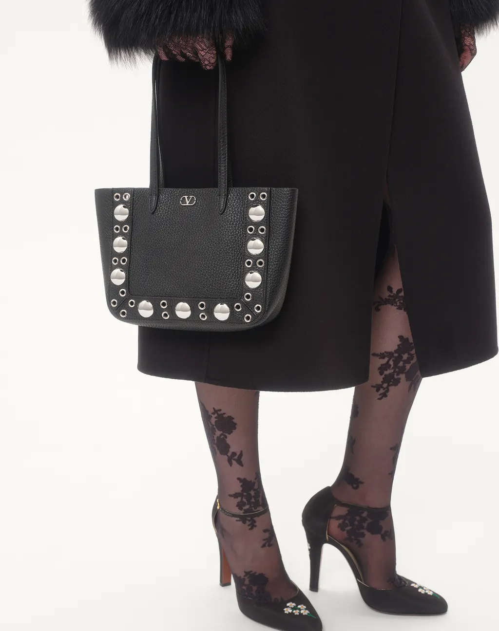 Valentino Vlogo Plaque Eyelet Detailed Shoulder Bag