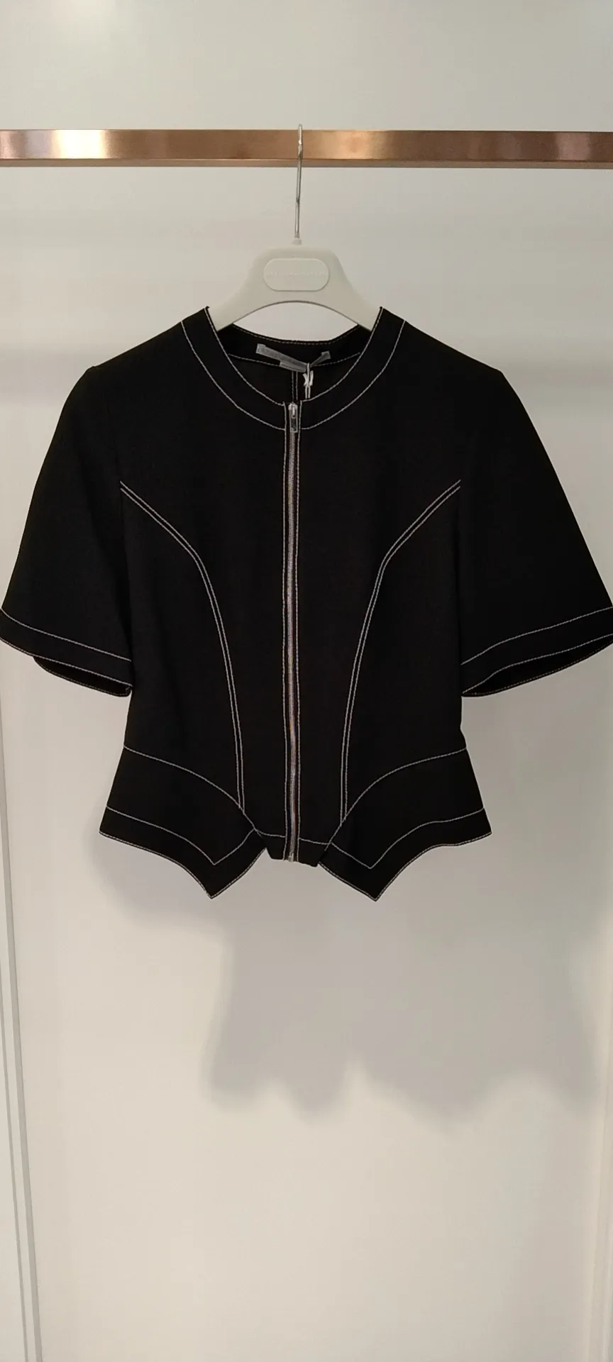 Contrast-Stitching Zipped Top