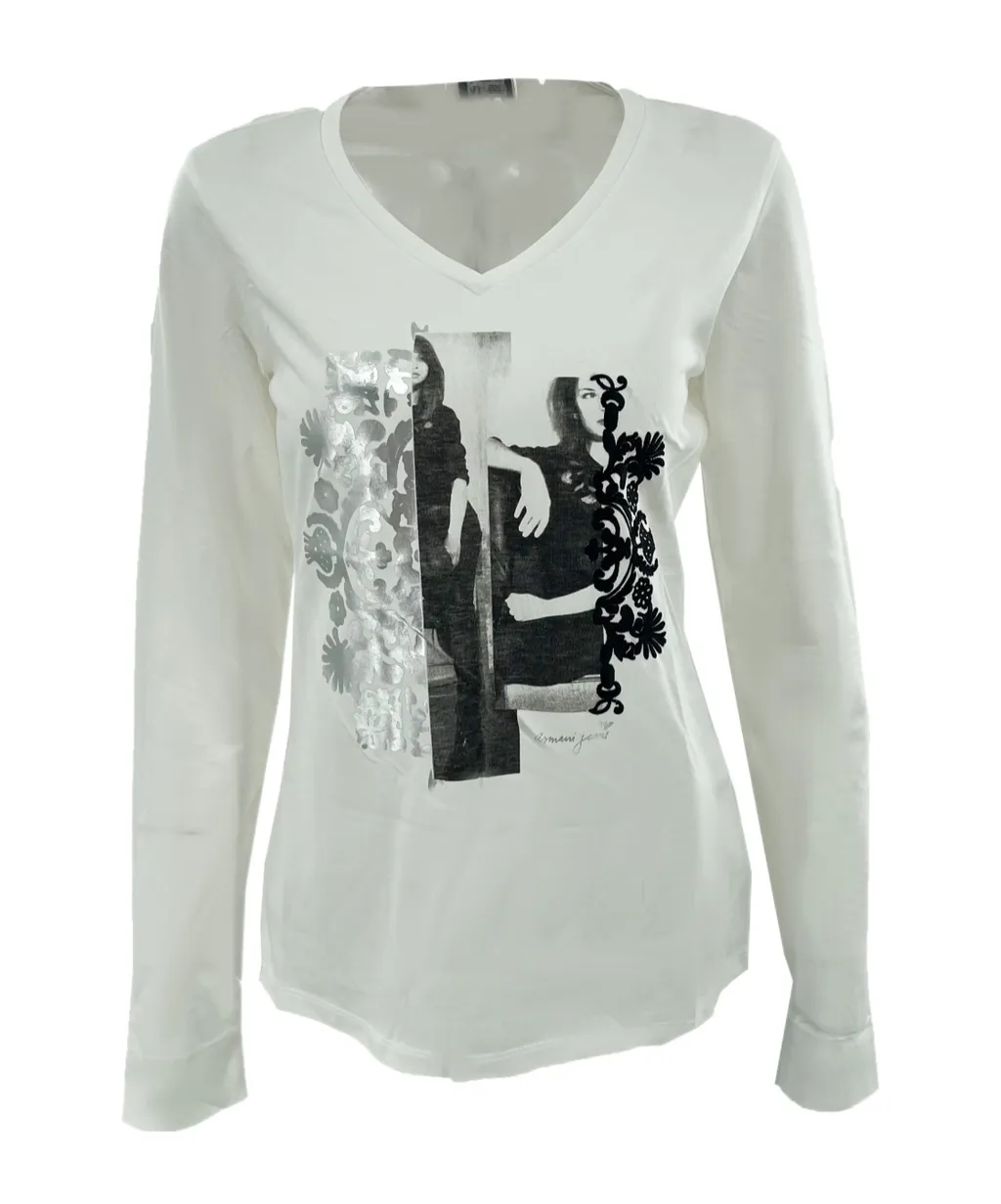 V-Neck Long-Sleeved T-Shirt