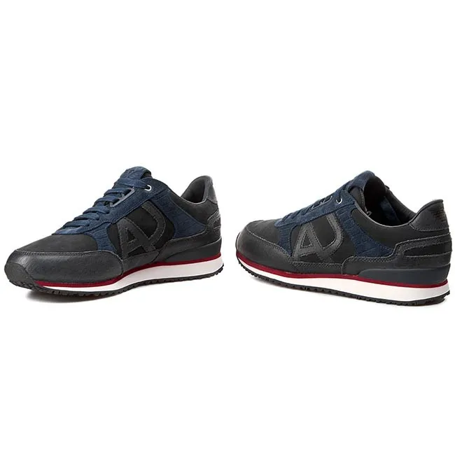 Logo Details Casual Sneakers