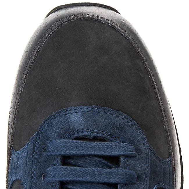 Logo Details Casual Sneakers