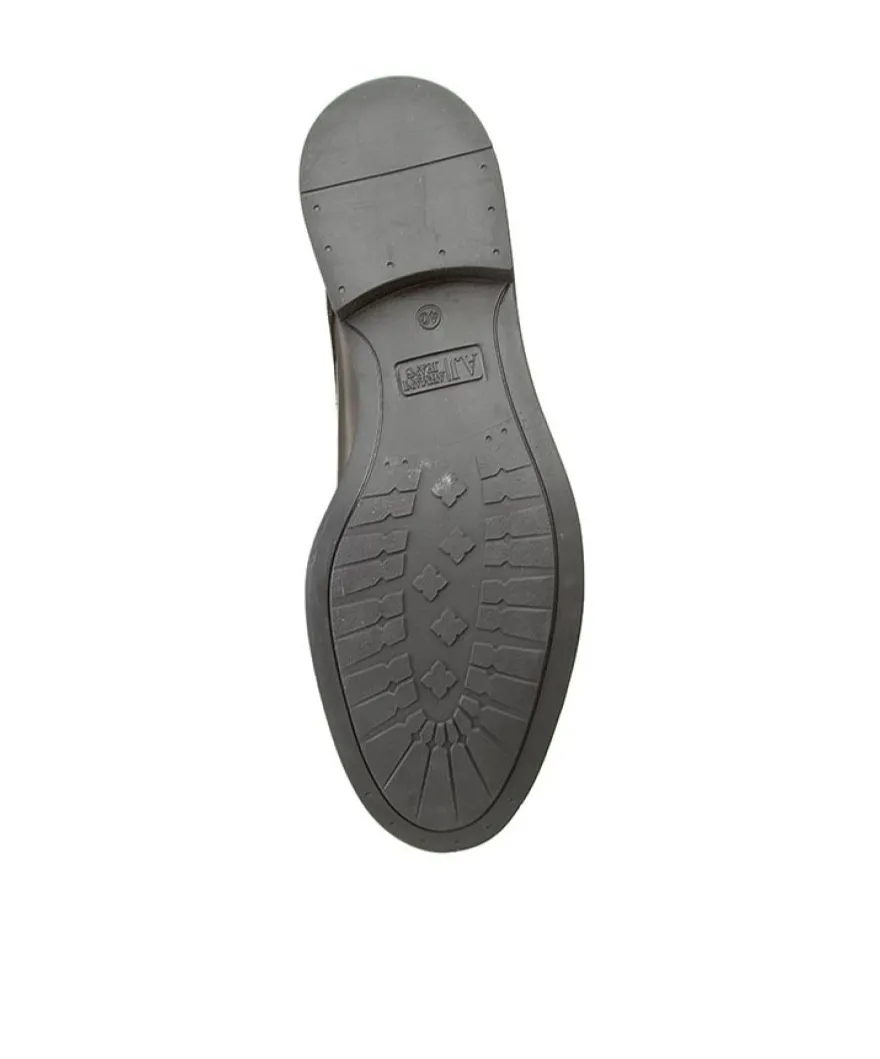Logo Details Business Casual Shoes