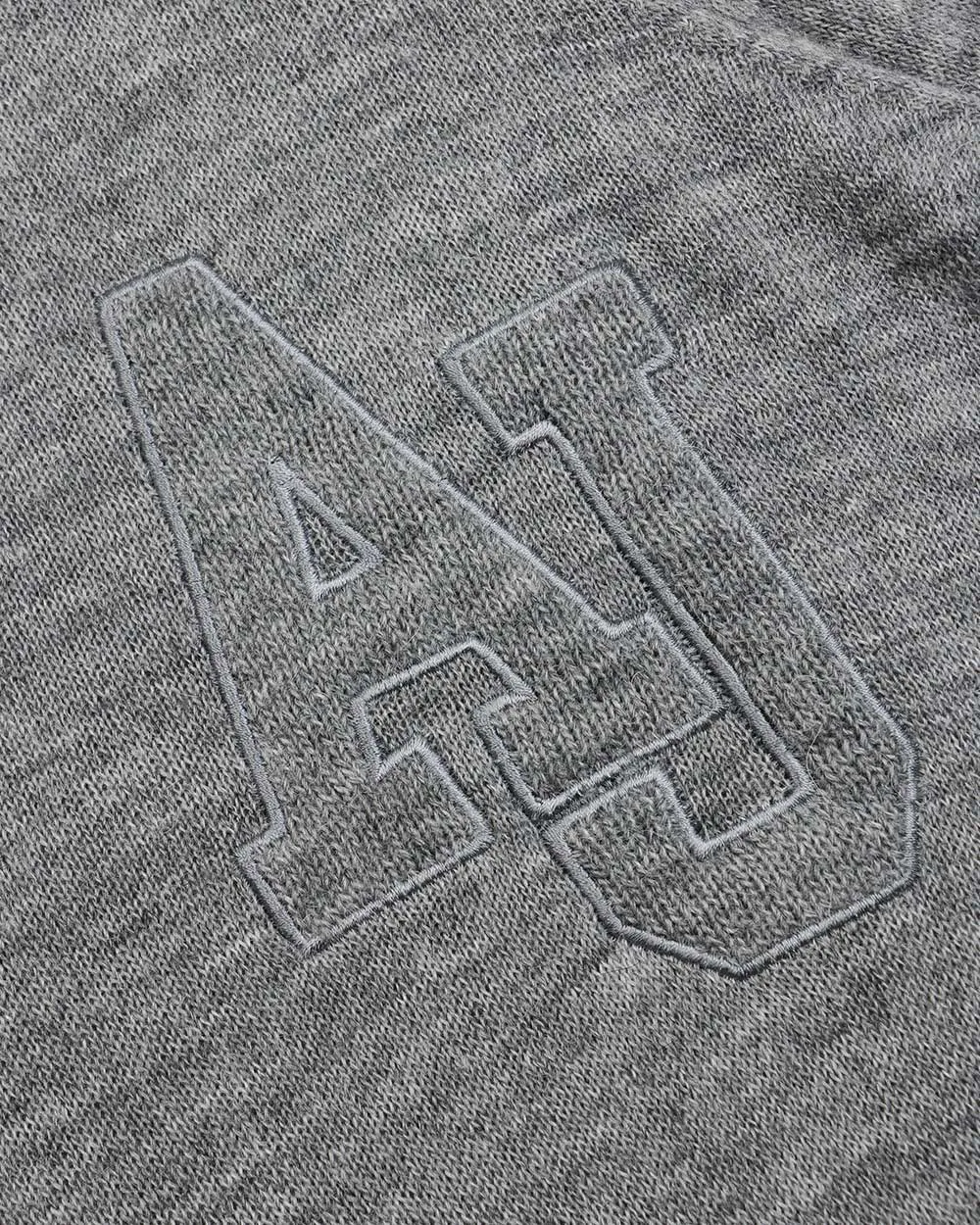 Round Neckline And Pullover