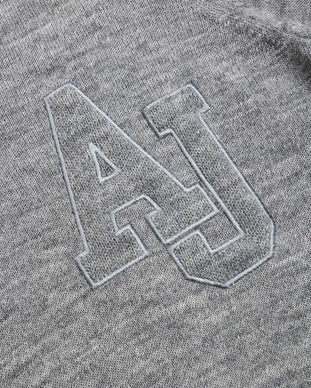 V-Neck Logo Pullover