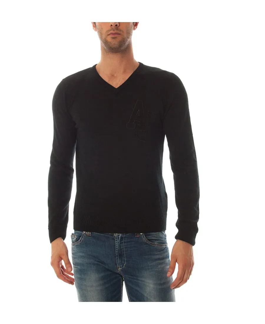 V-Neck Logo Pullover