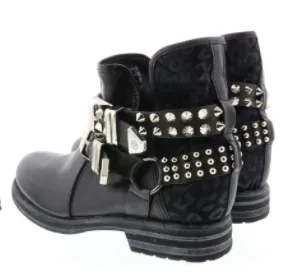Black Logo Boots