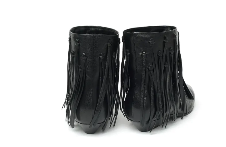 Low-Heeled Boots