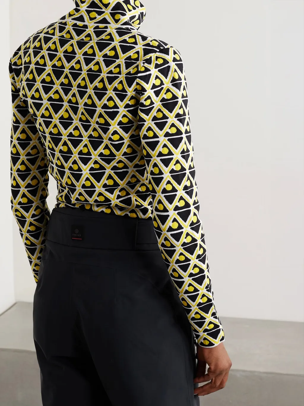 Long-Sleeved Knitwear