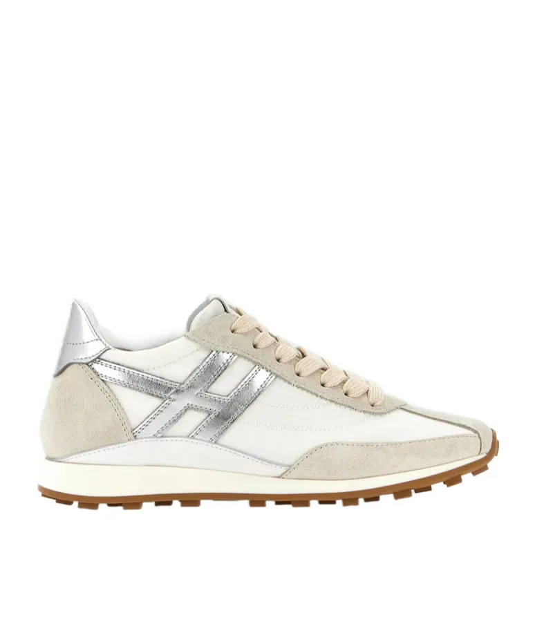 H699 Metallic-Logo Sneakers