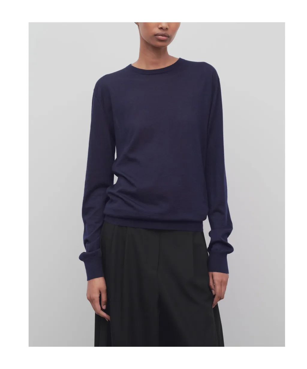 Long-Sleeved Round-Neck Top