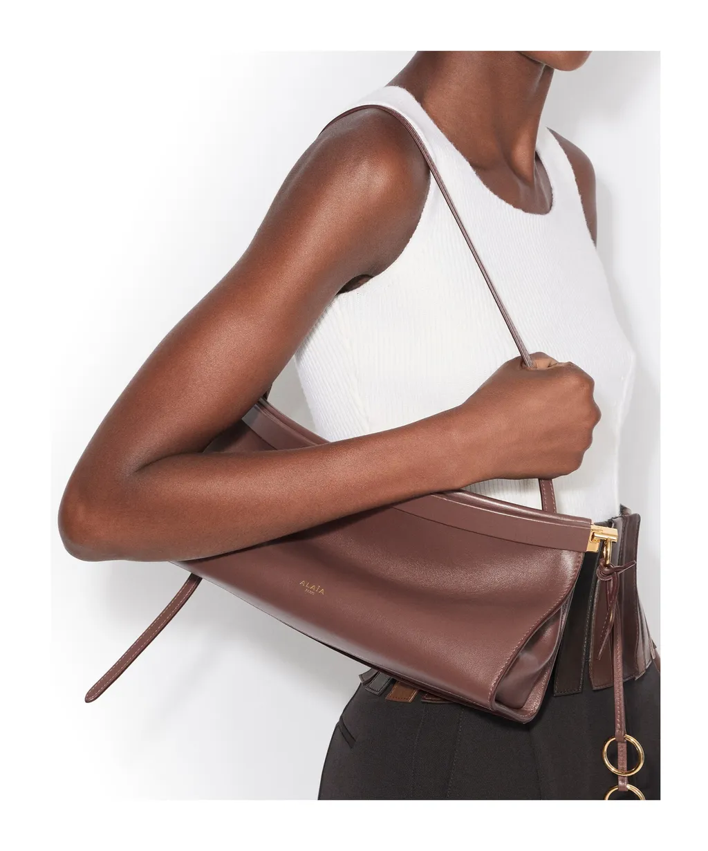 Alaa Le Click East West Medium Shoulder Bag