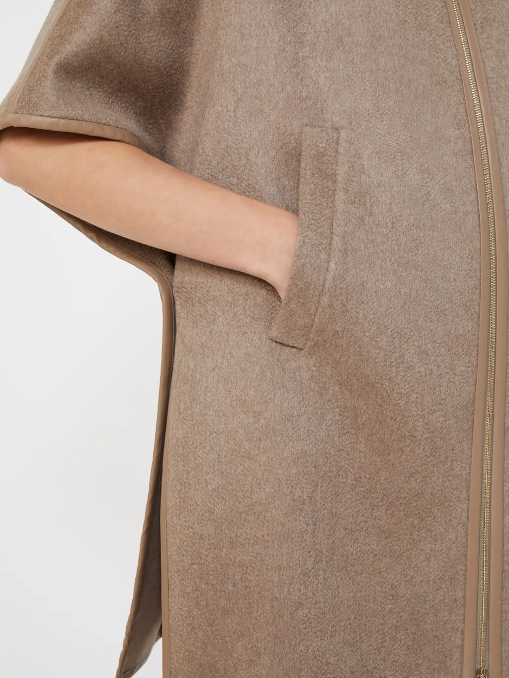 Oca Zip Pocket Cape