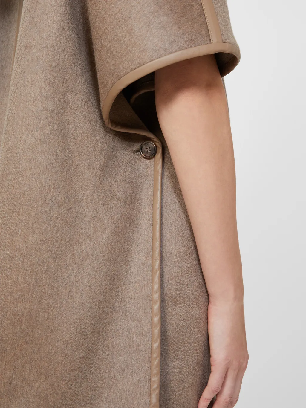 Oca Zip Pocket Cape