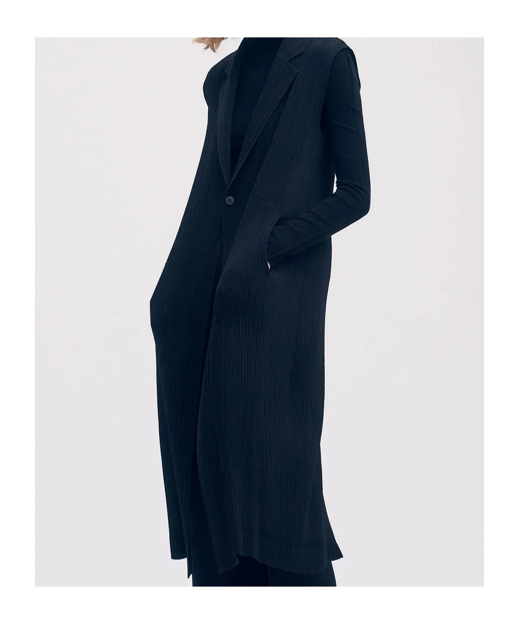 Hatching Sleeveless Coat