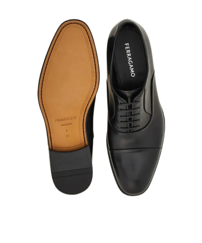 Oxford Shoe With Toe Cap
