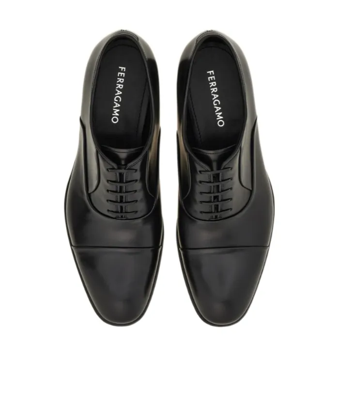 Oxford Shoe With Toe Cap