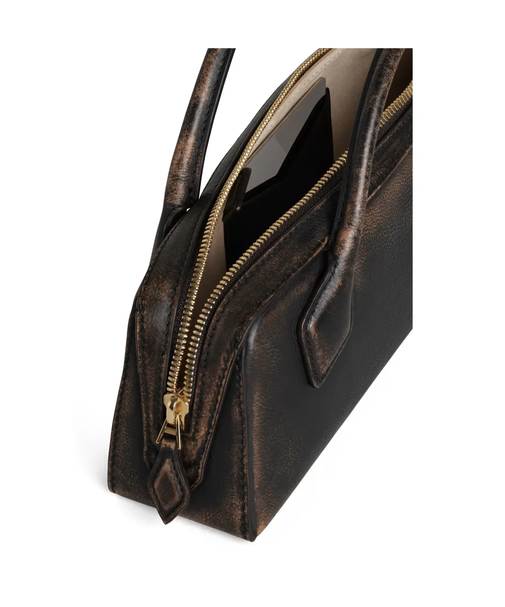 Le Teckel Clutch In Aged Leather