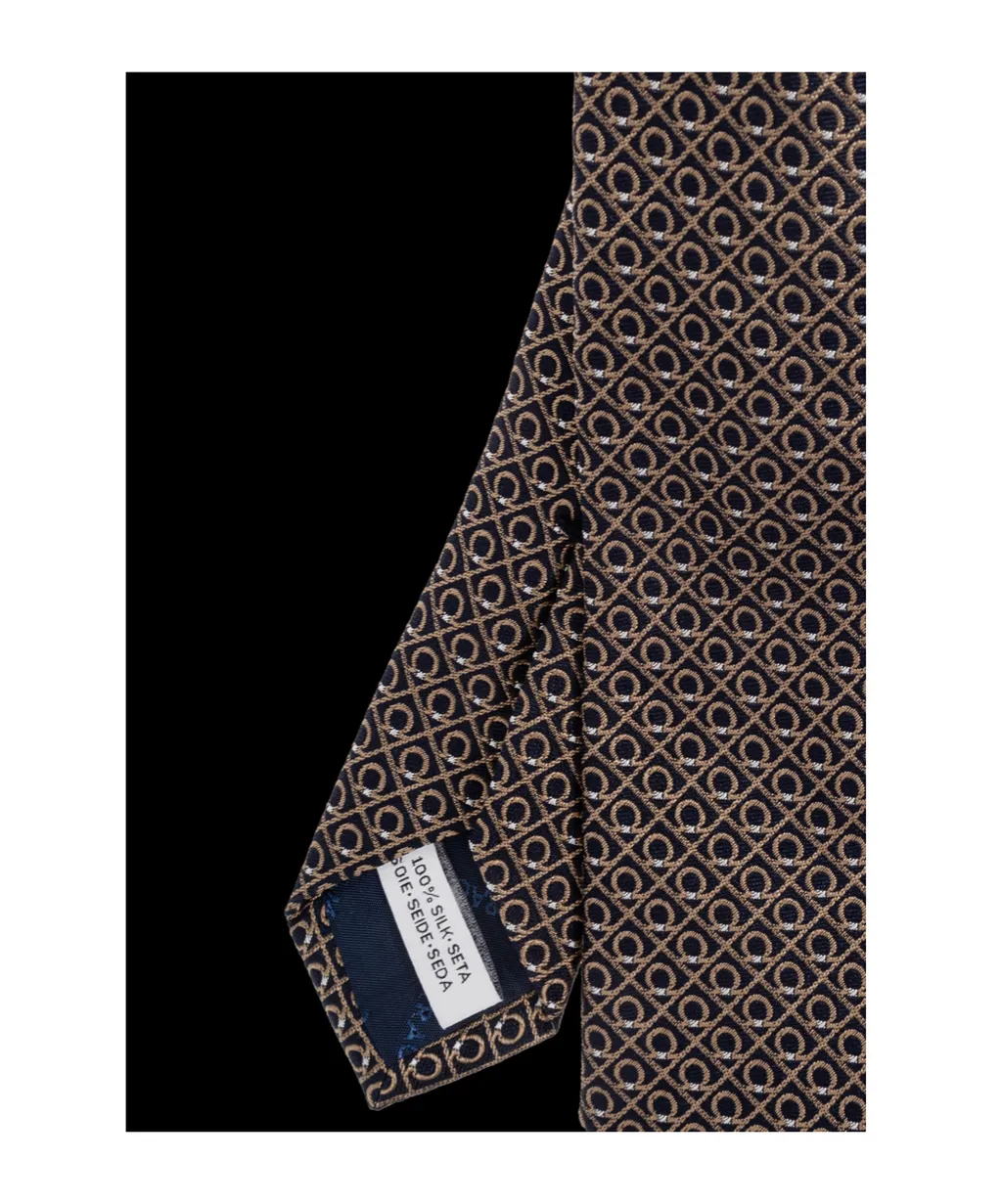 Pointed Tie
