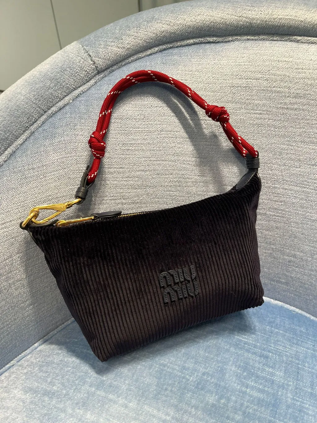 Zipper Clutch
