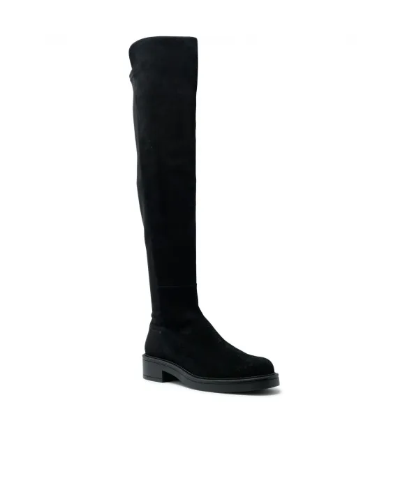 Round-Toed Boots