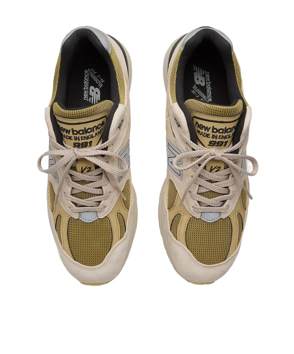 991V2 Panelled Sneakers
