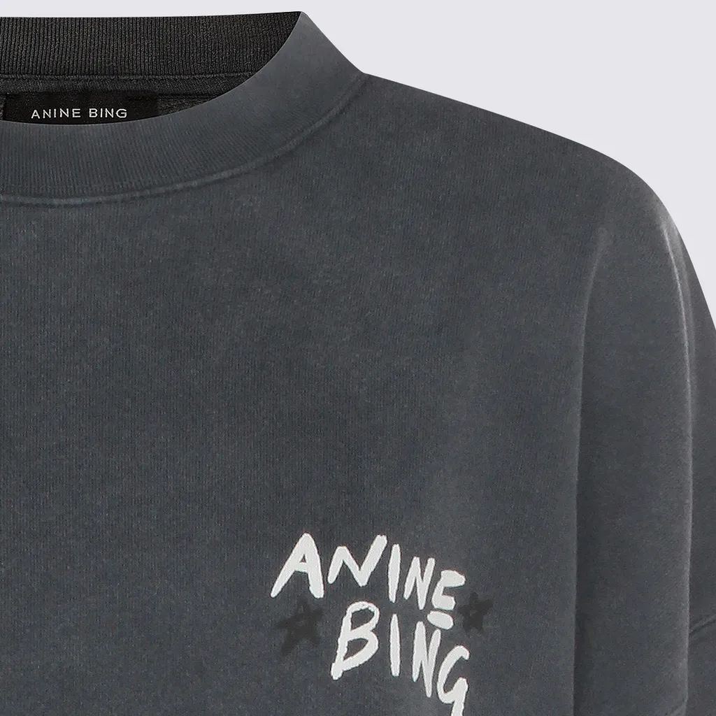 Long-Sleeved Sweatshirt
