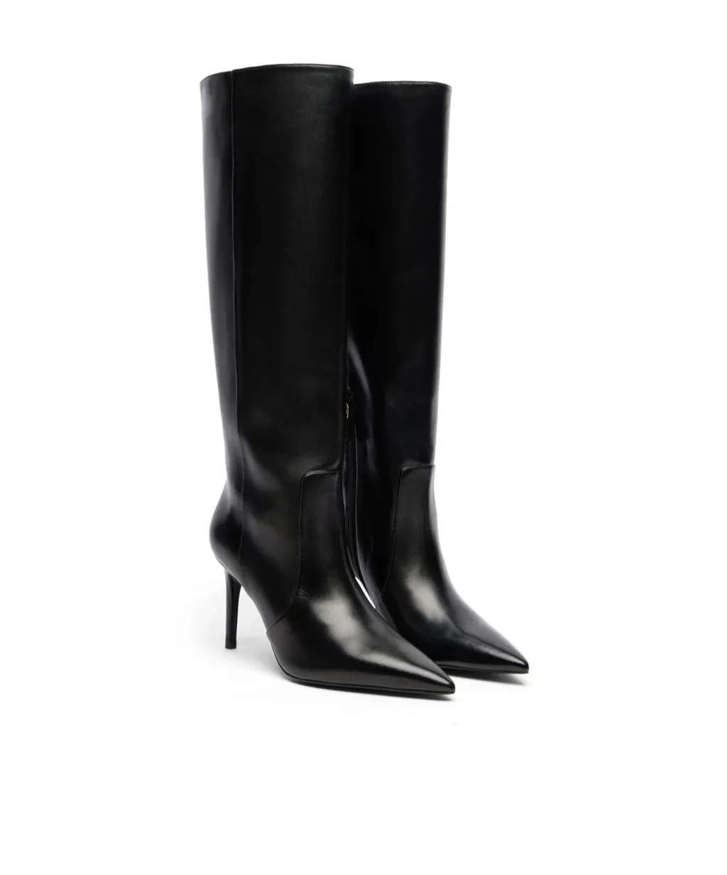 Pointed-Toe Boots