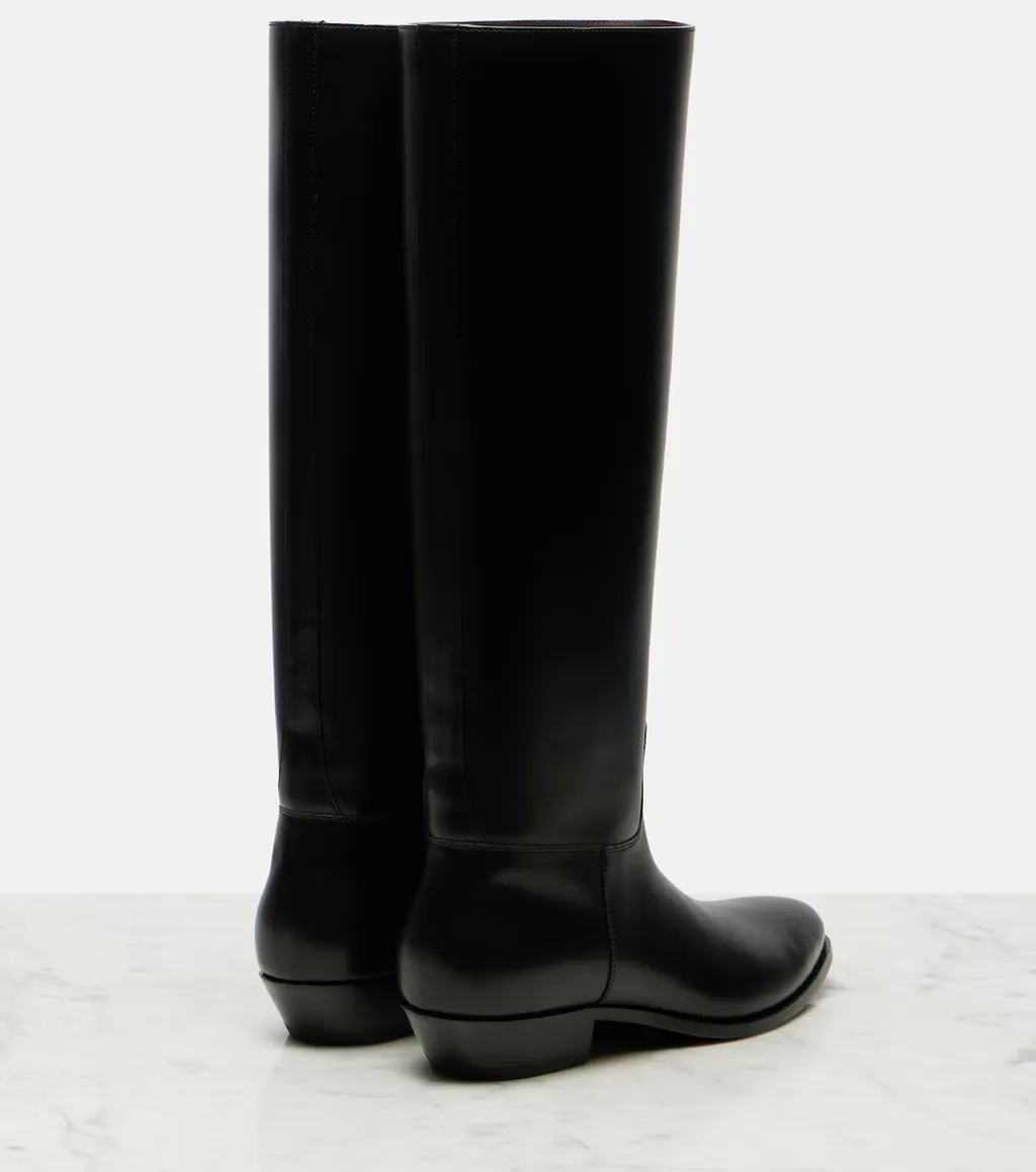 Pointed-Toe Boots