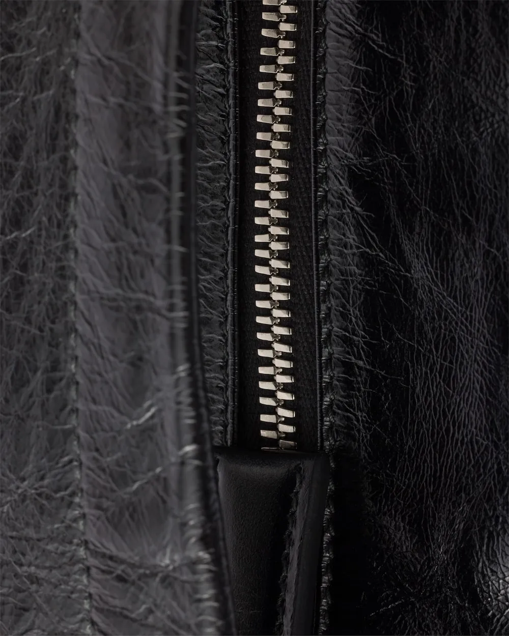 Prada Logo-Detailed Zip-Up Shoulder Bag