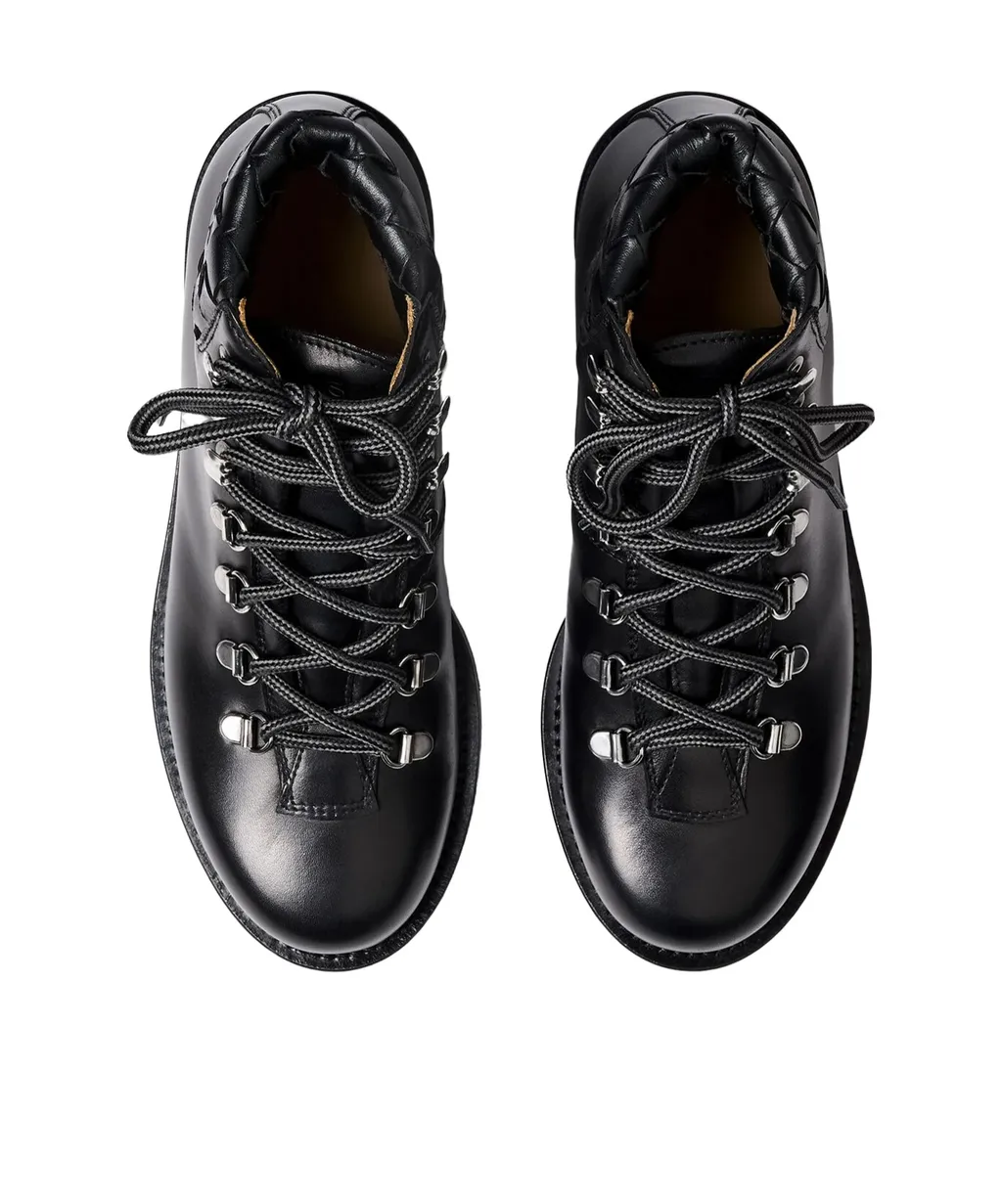 Scarosso Catherine Round-Toe Lace-Up Boots