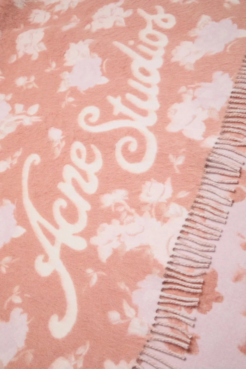 Logo-Detail Scarf