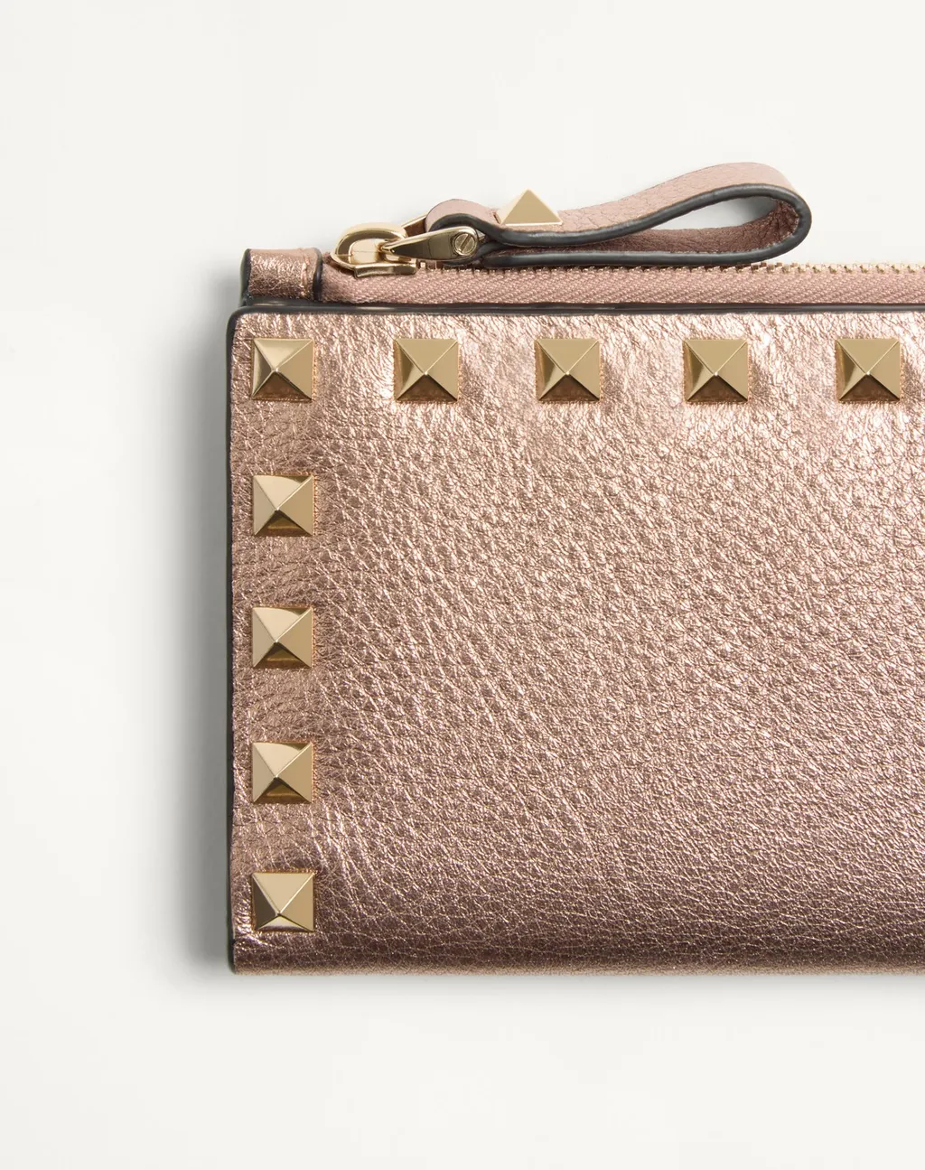 Valentino Garavani Rockstud Zip Detailed Wallet