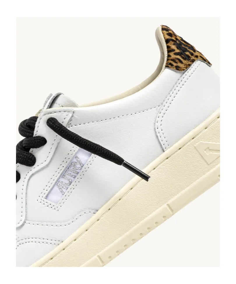 Autry Medalist Low-Top Sneakers