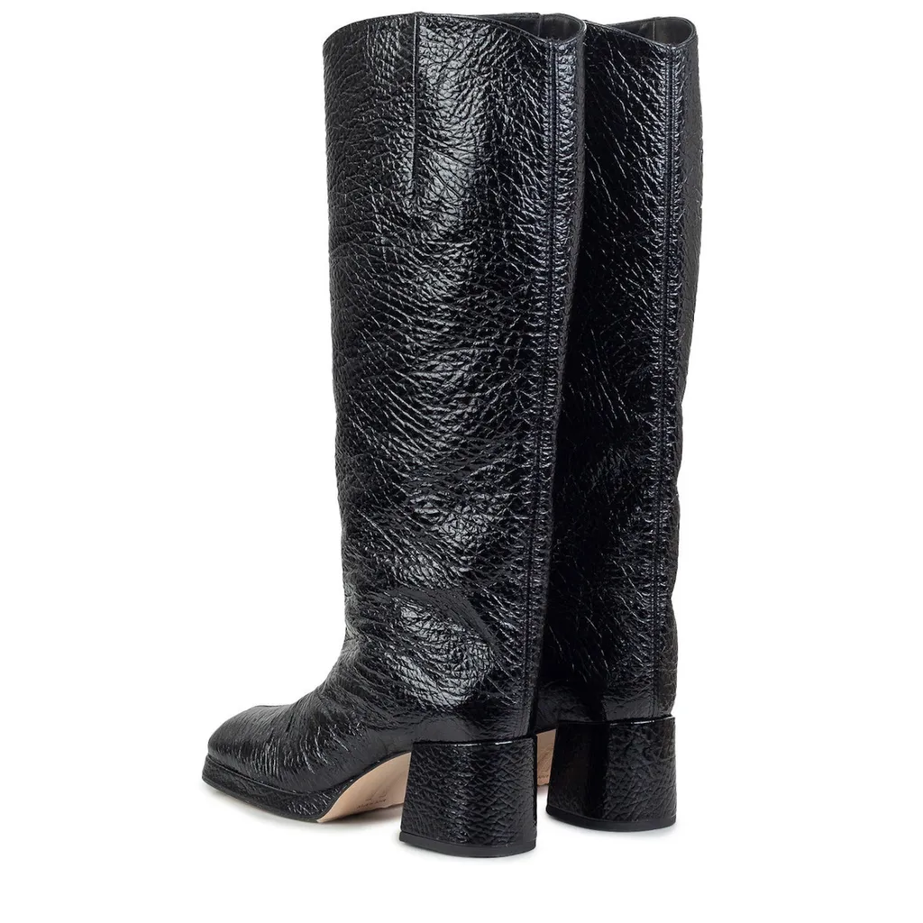 Round-Toed Boots
