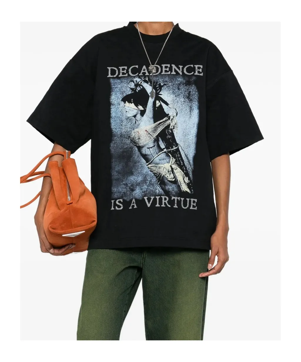 Graphic-Print T-Shirt