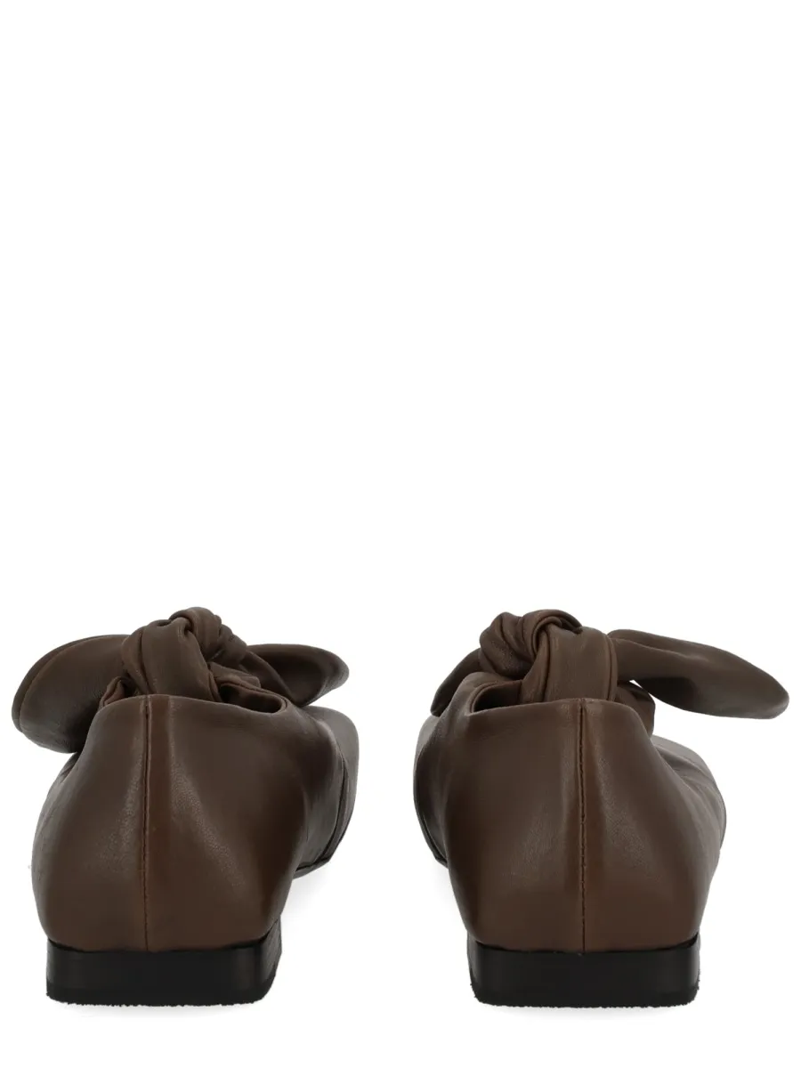 Square-Toe Flat Shoes