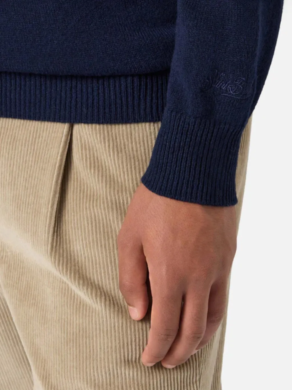 Long-Sleeved Knitwear