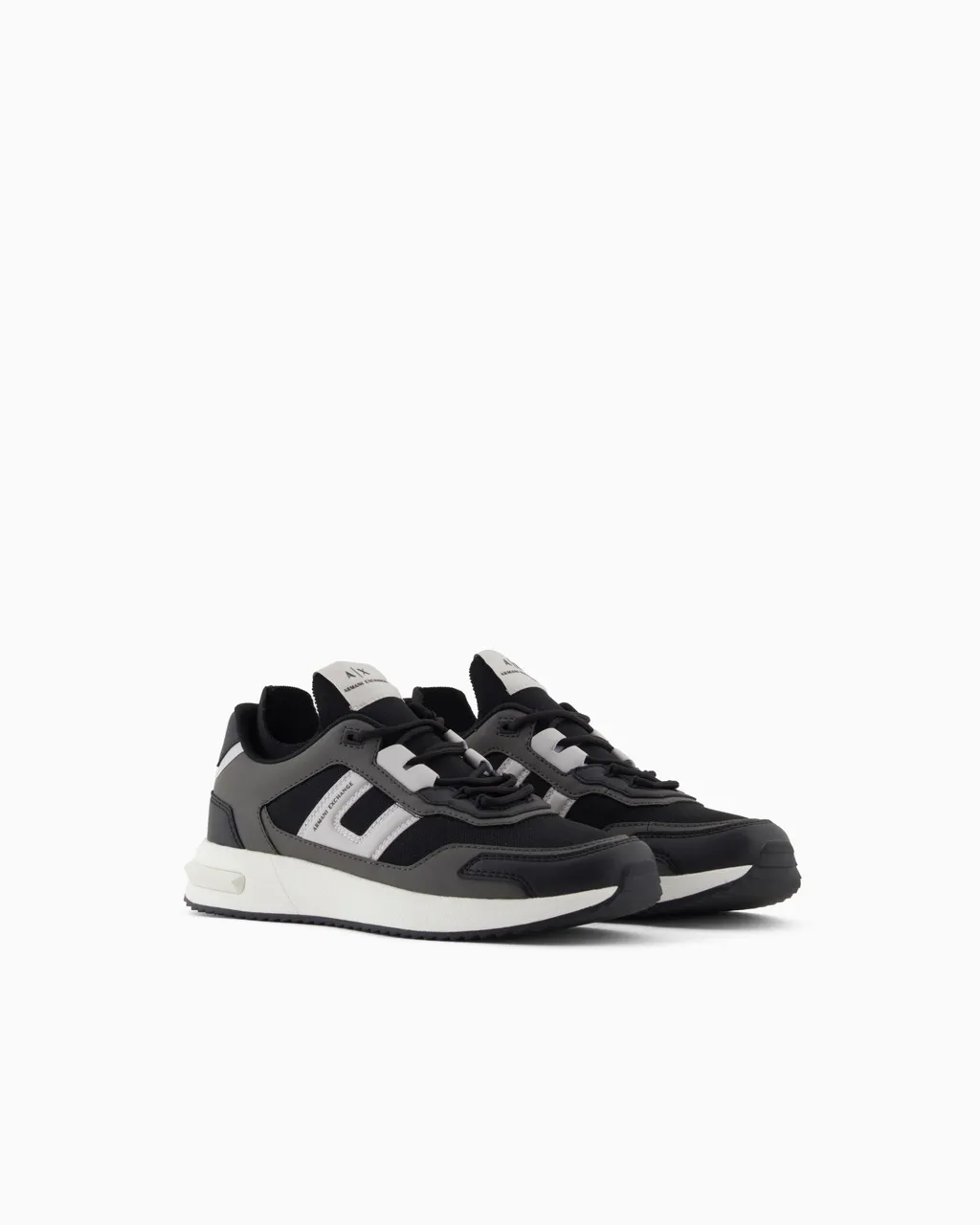 Sneakers With Contrasting Details