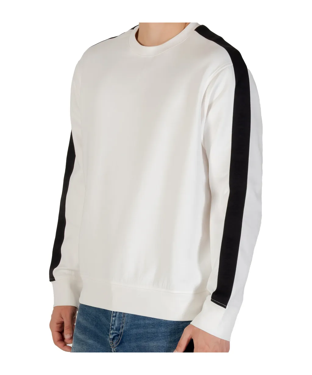 Long-Sleeved Sweatshirt